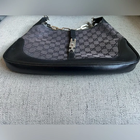 Gucci Jackie monogram with chain strap